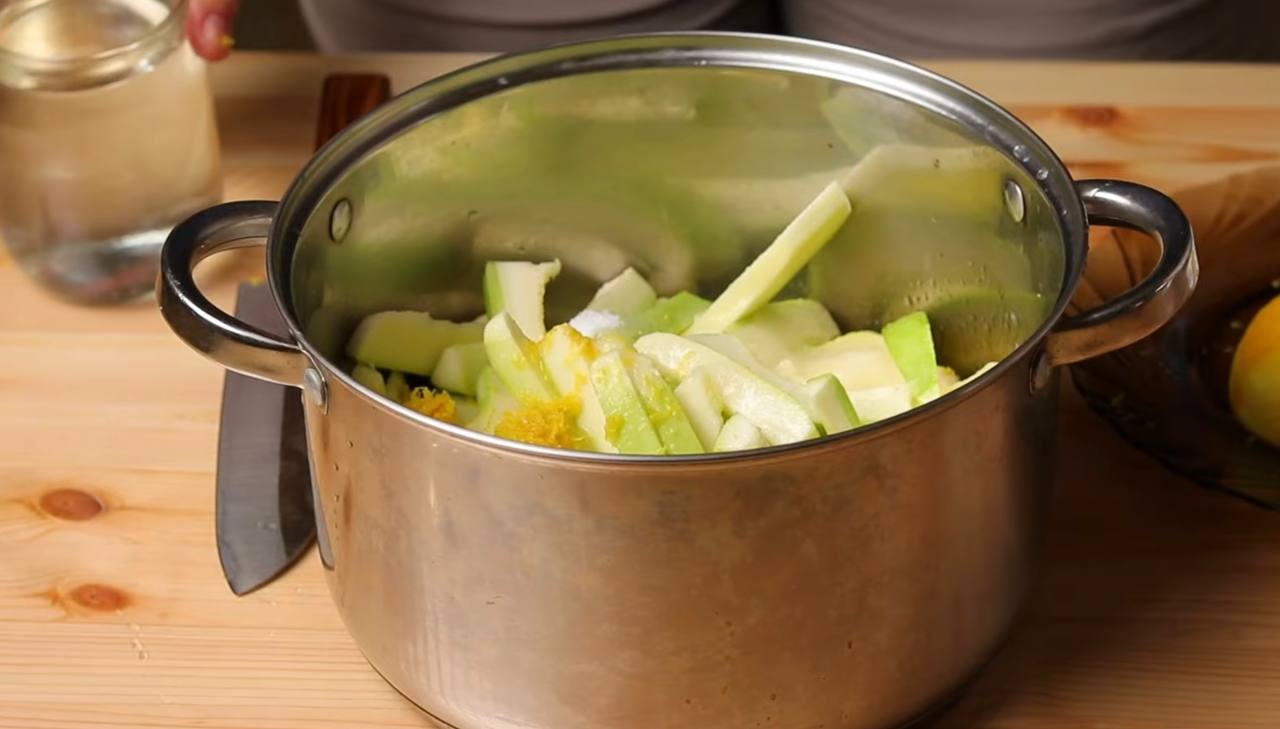 Смачні та бюджетні цукати з перерослих кабачків: легкий рецепт